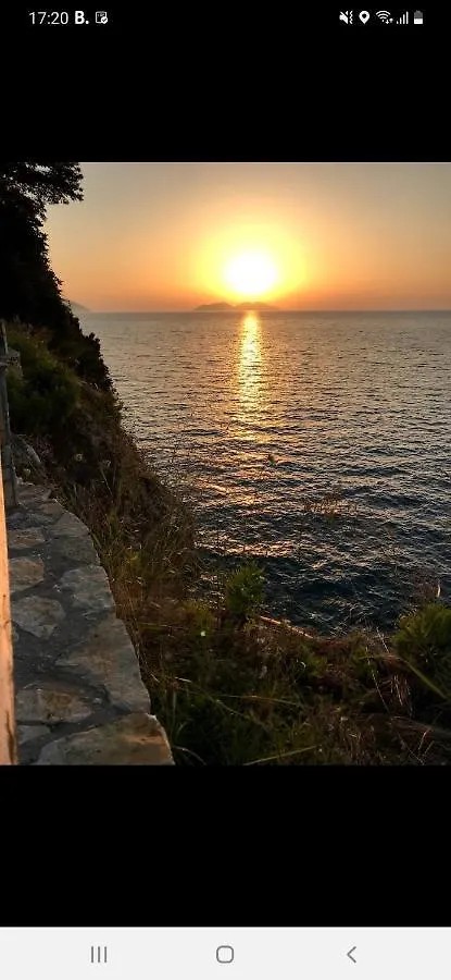 Villa Amos At Aquamarine Residence Wlora