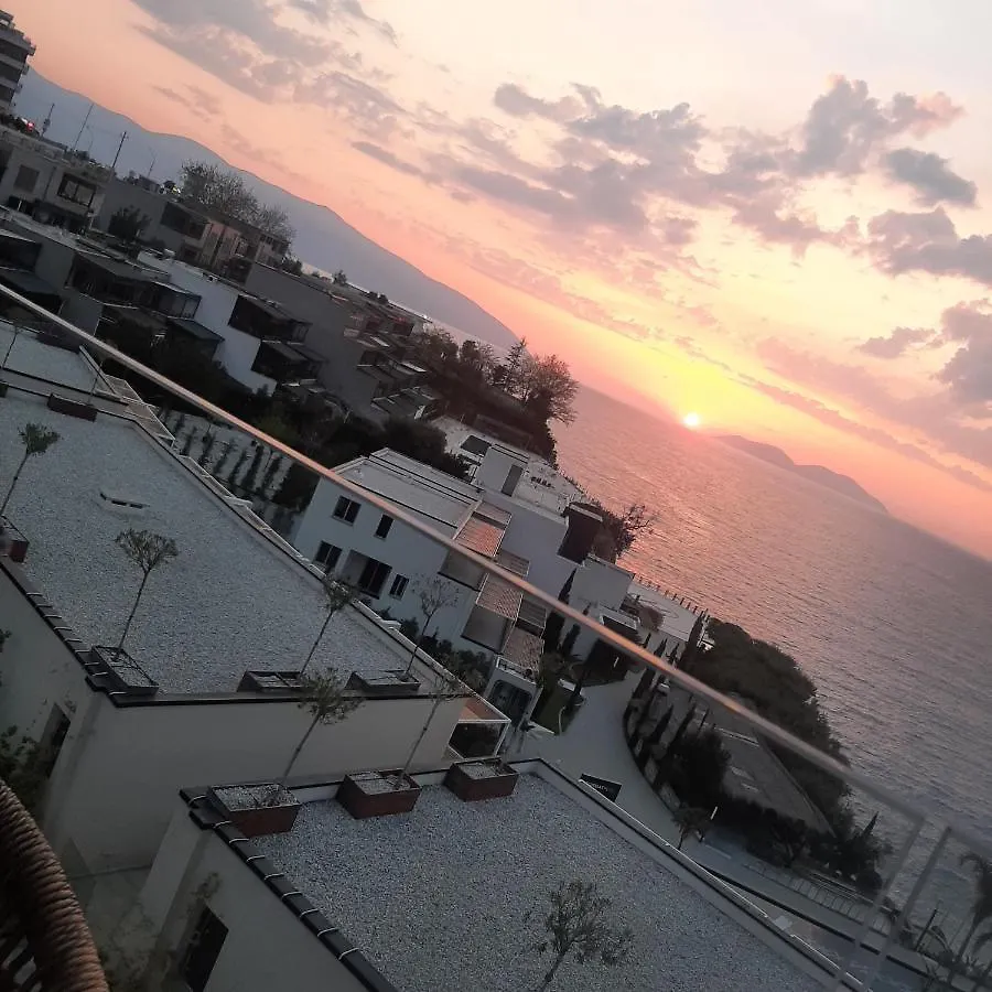 Villa Amos At Aquamarine Residence Wlora