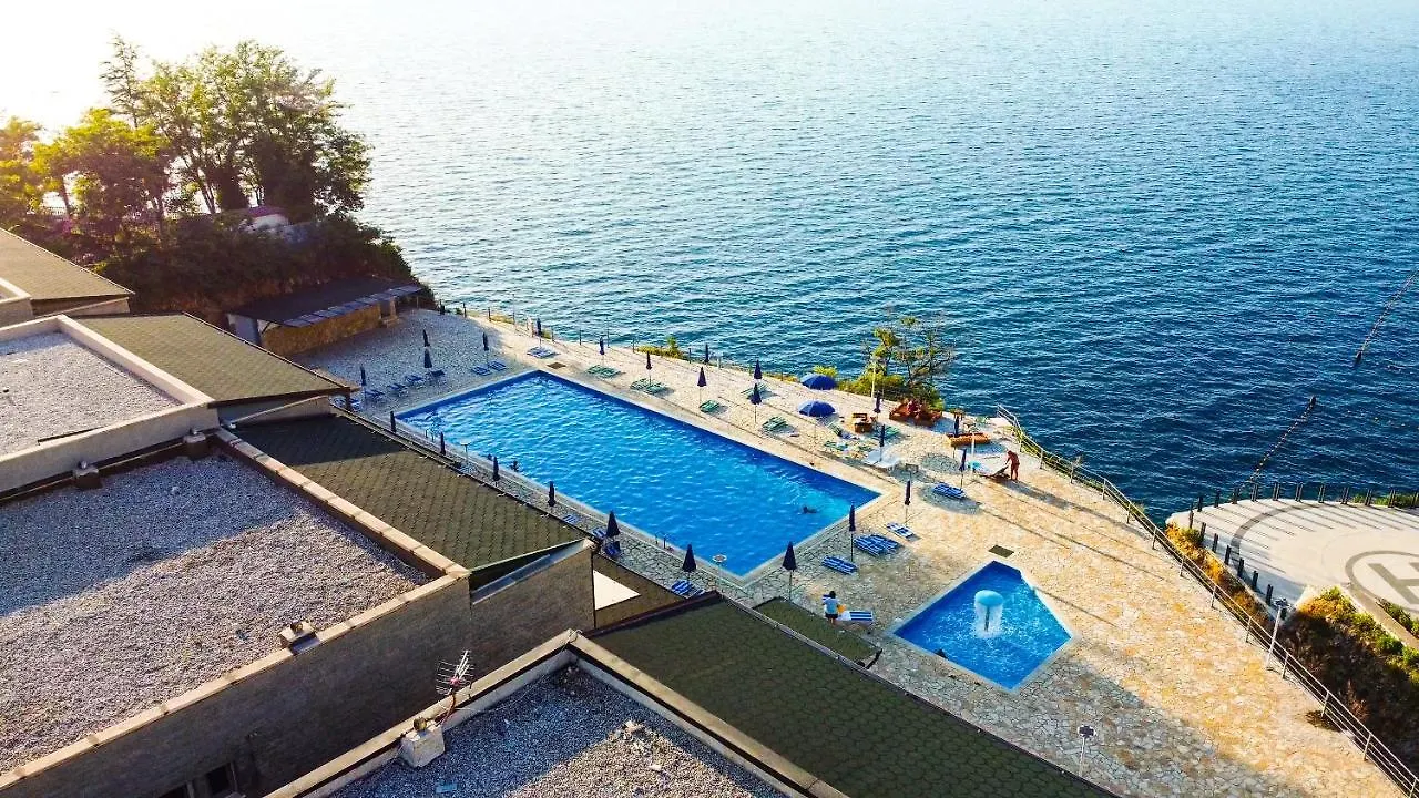 Villa Amos At Aquamarine Residence Wlora
