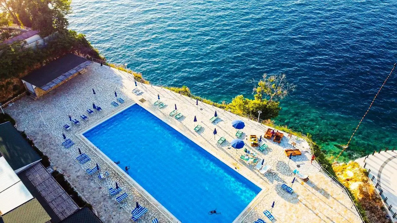 Villa Amos At Aquamarine Residence Wlora