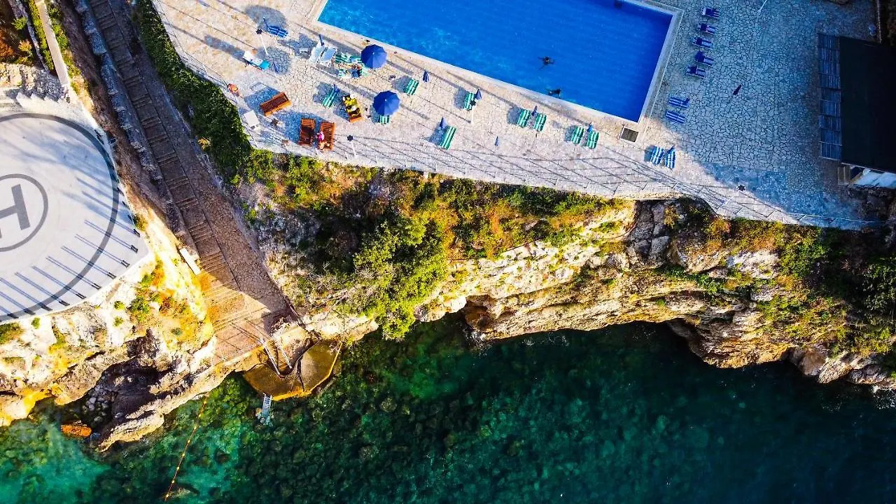 Villa Amos At Aquamarine Residence Wlora