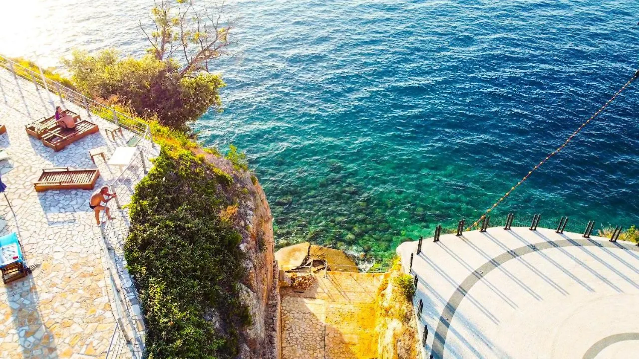Villa Amos At Aquamarine Residence Wlora