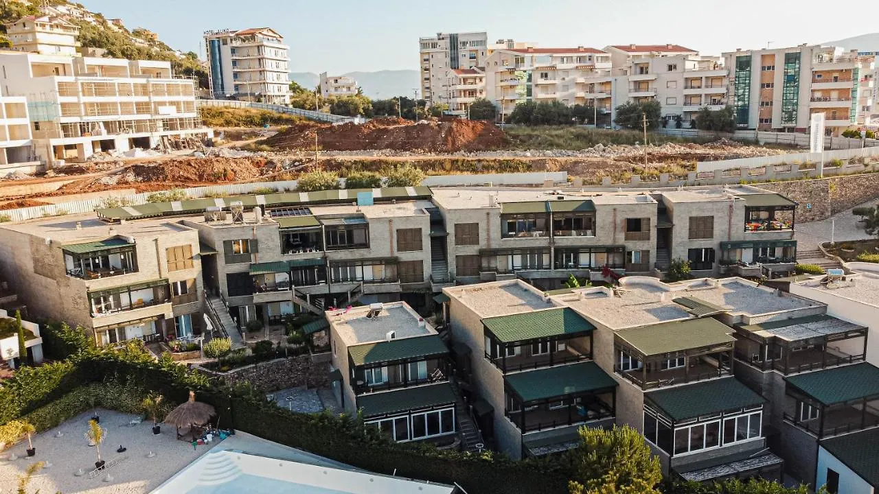 Villa Amos At Aquamarine Residence Wlora