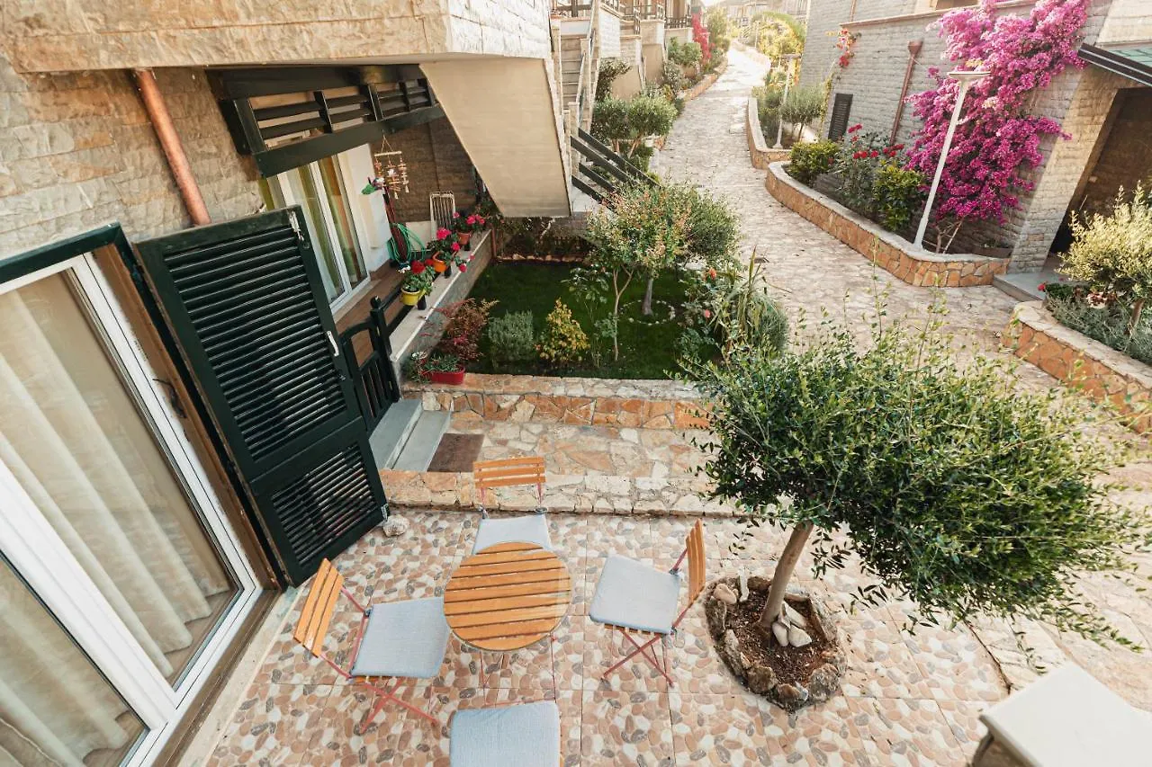 Villa Amos At Aquamarine Residence Wlora