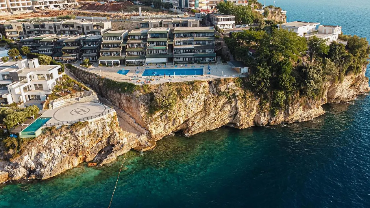 Villa Amos At Aquamarine Residence Wlora