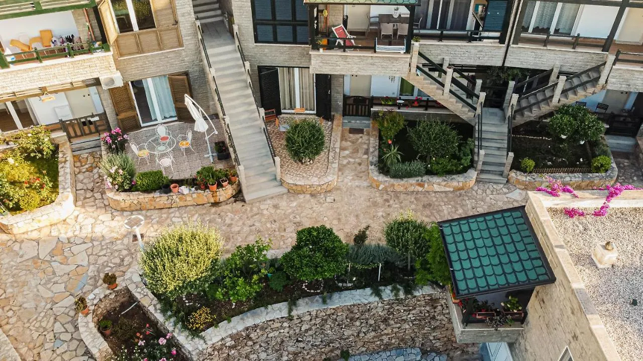 Villa Amos At Aquamarine Residence Wlora