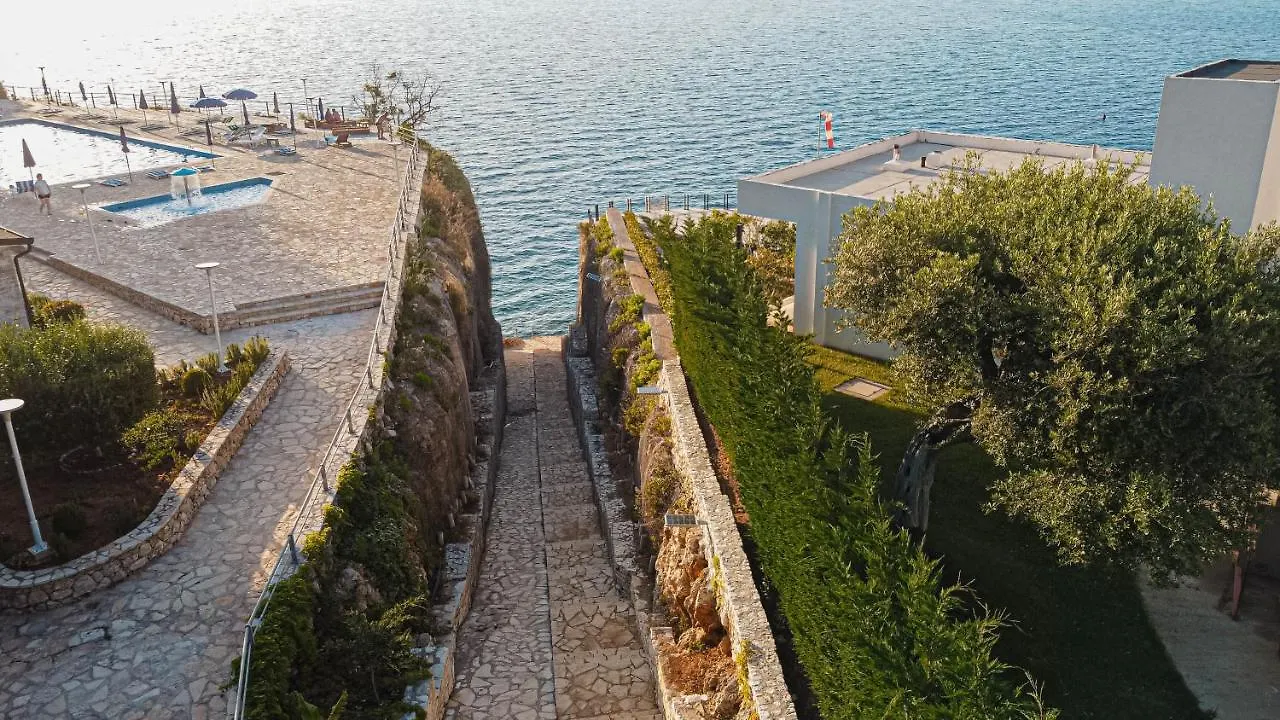 Villa Amos At Aquamarine Residence Wlora