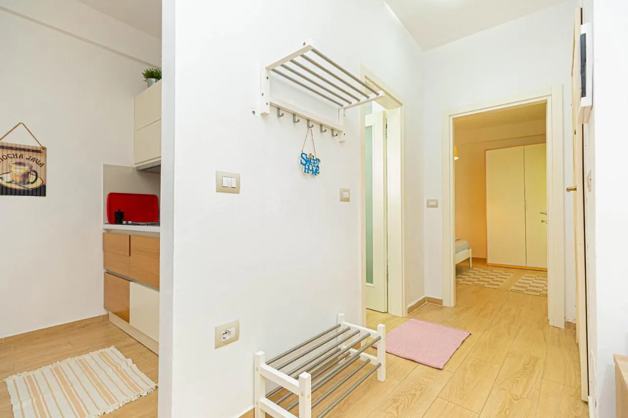 Villa Amos At Aquamarine Residence Wlora